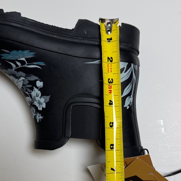 NORTY NWT Women's Black Blue Floral Ankle Rain Boots Treaded Slip On Size 9 - Picture 10 of 10